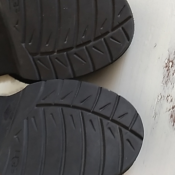 UGG Black  Sheepskin Lined Clogs Girls Youth 5237 - Picture 12 of 16